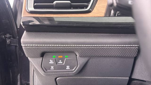 Used 2025 Volkswagen Atlas SE image 33