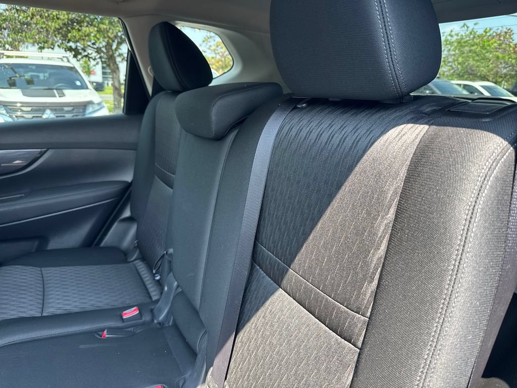 Used 2019 Nissan Rogue SV AWD/4WD image 15