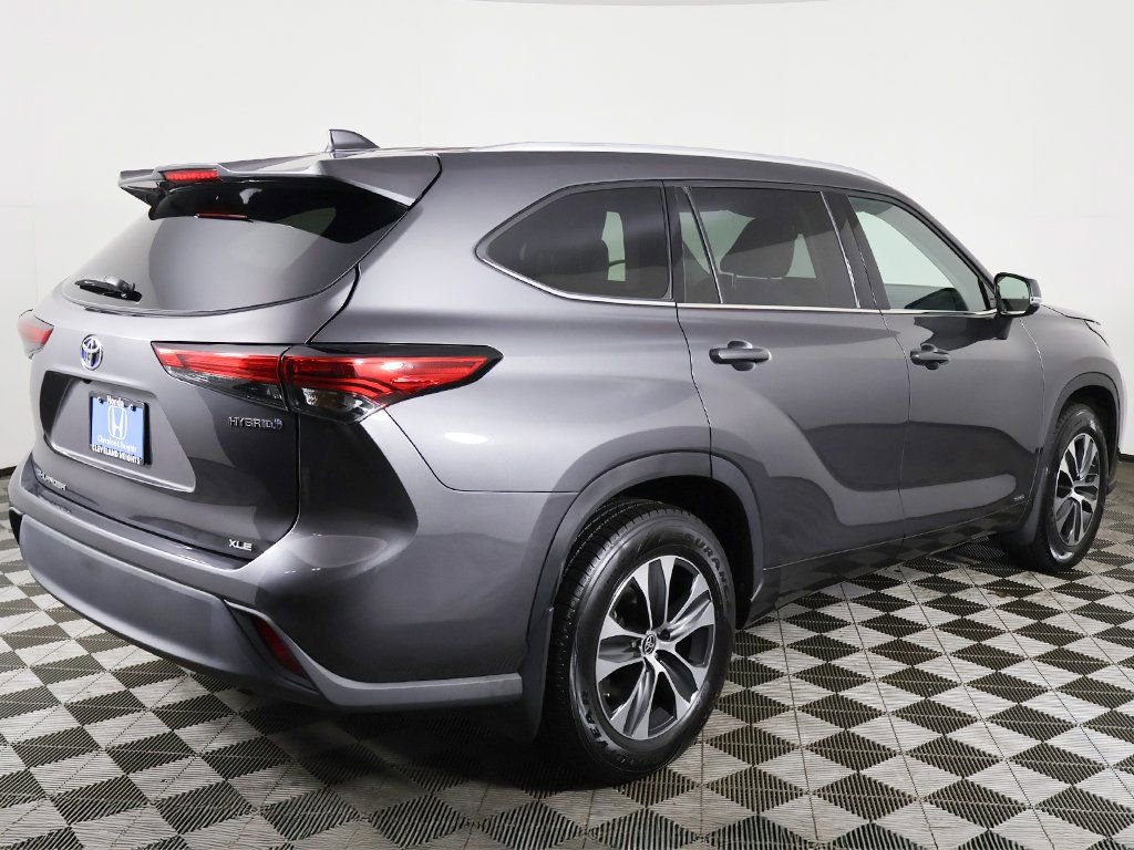 Used 2022 Toyota Highlander XLE image 11