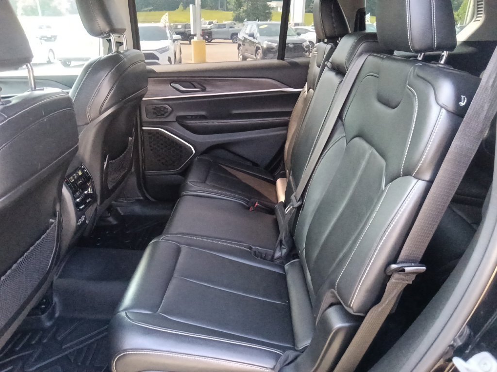 Used 2022 Jeep Grand Cherokee L Limited RWD image 29