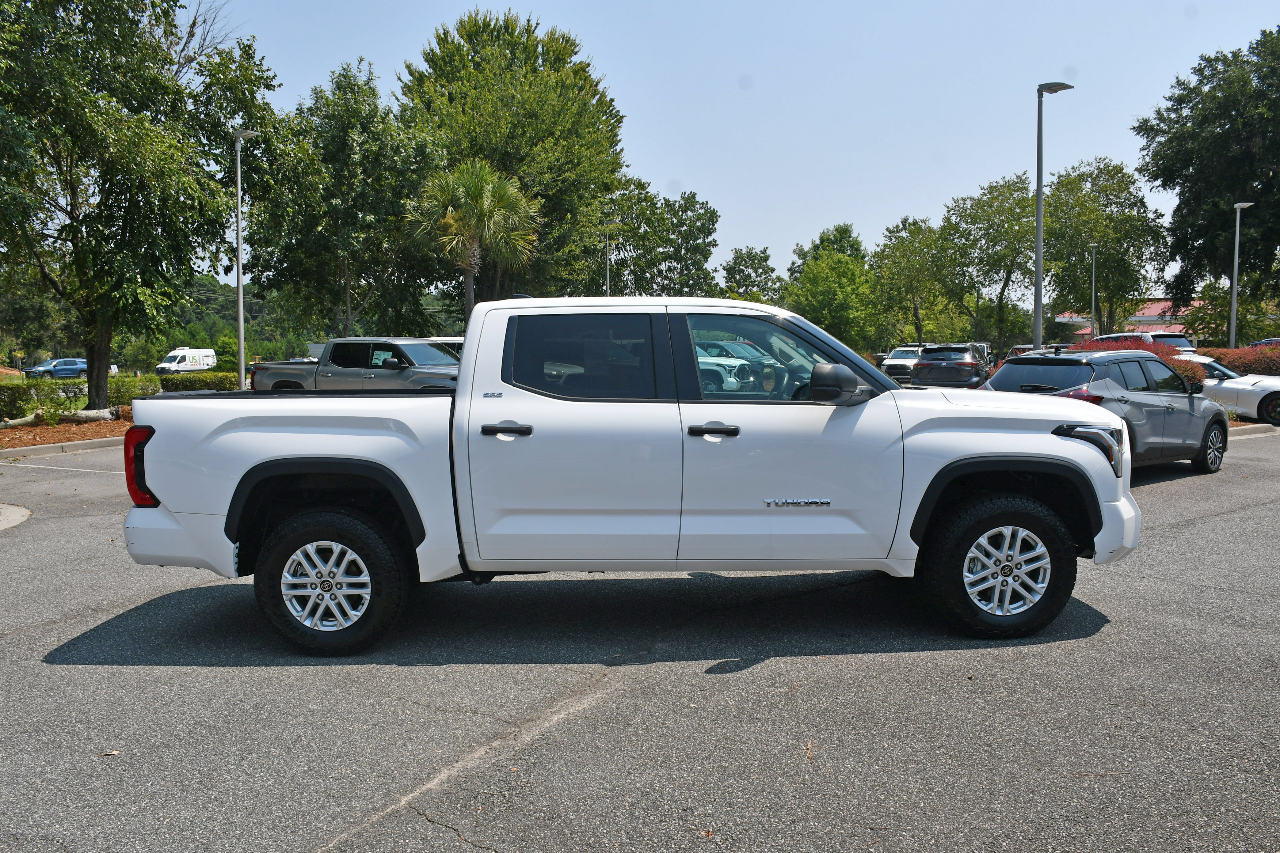 Used 2022 Toyota Tundra SR5 AWD/4WD image 5