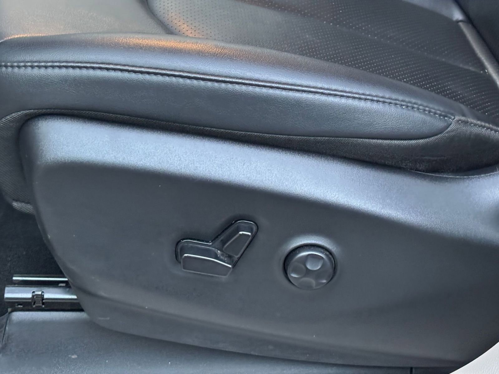 Used 2024 Chrysler Pacifica Touring-L image 22