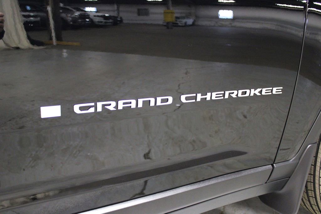 New 2025 Jeep Grand Cherokee Laredo X w/ Luxury Tech Group I image 37