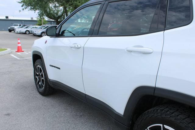 Used 2025 Jeep Compass Trailhawk w/ Trailhawk Convenience Group AWD/4WD image 44