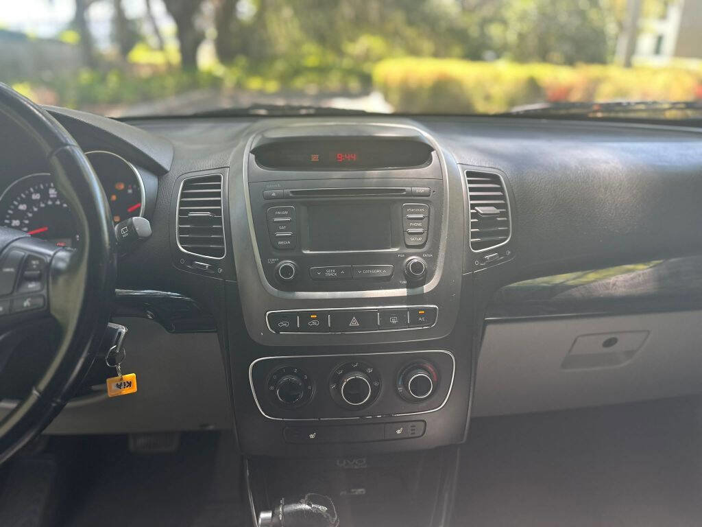 Used 2014 Kia Sorento LX image 6