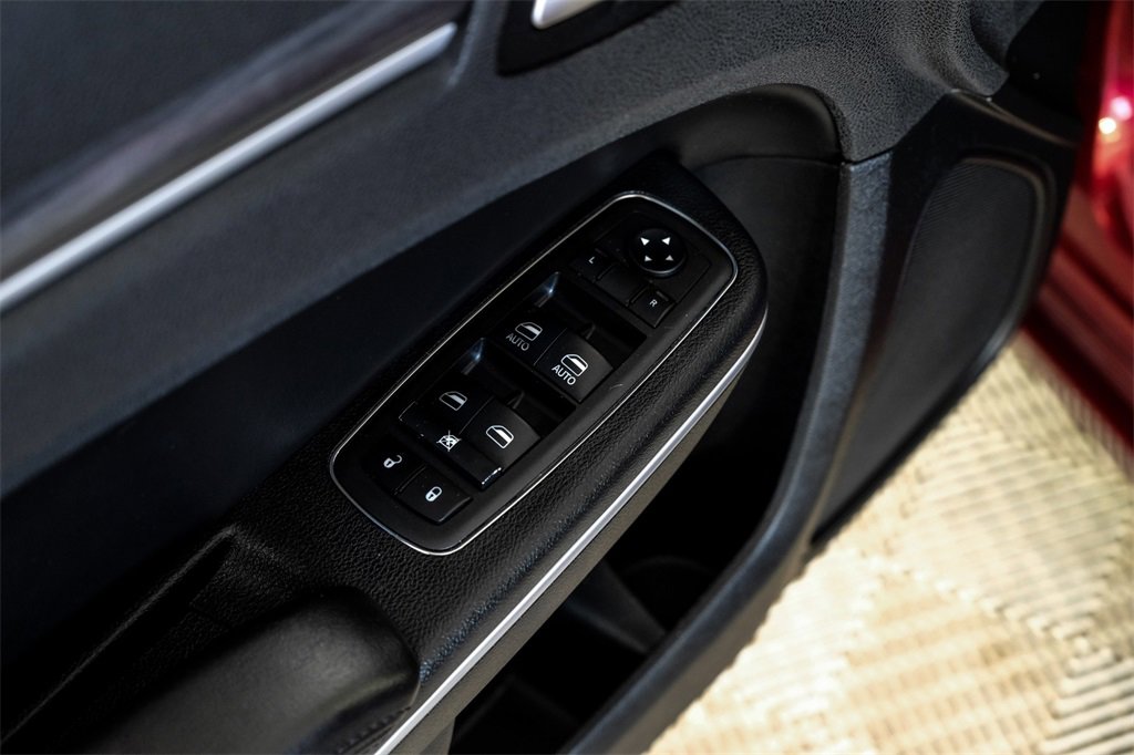 Used 2018 Chrysler 300 Touring L image 44