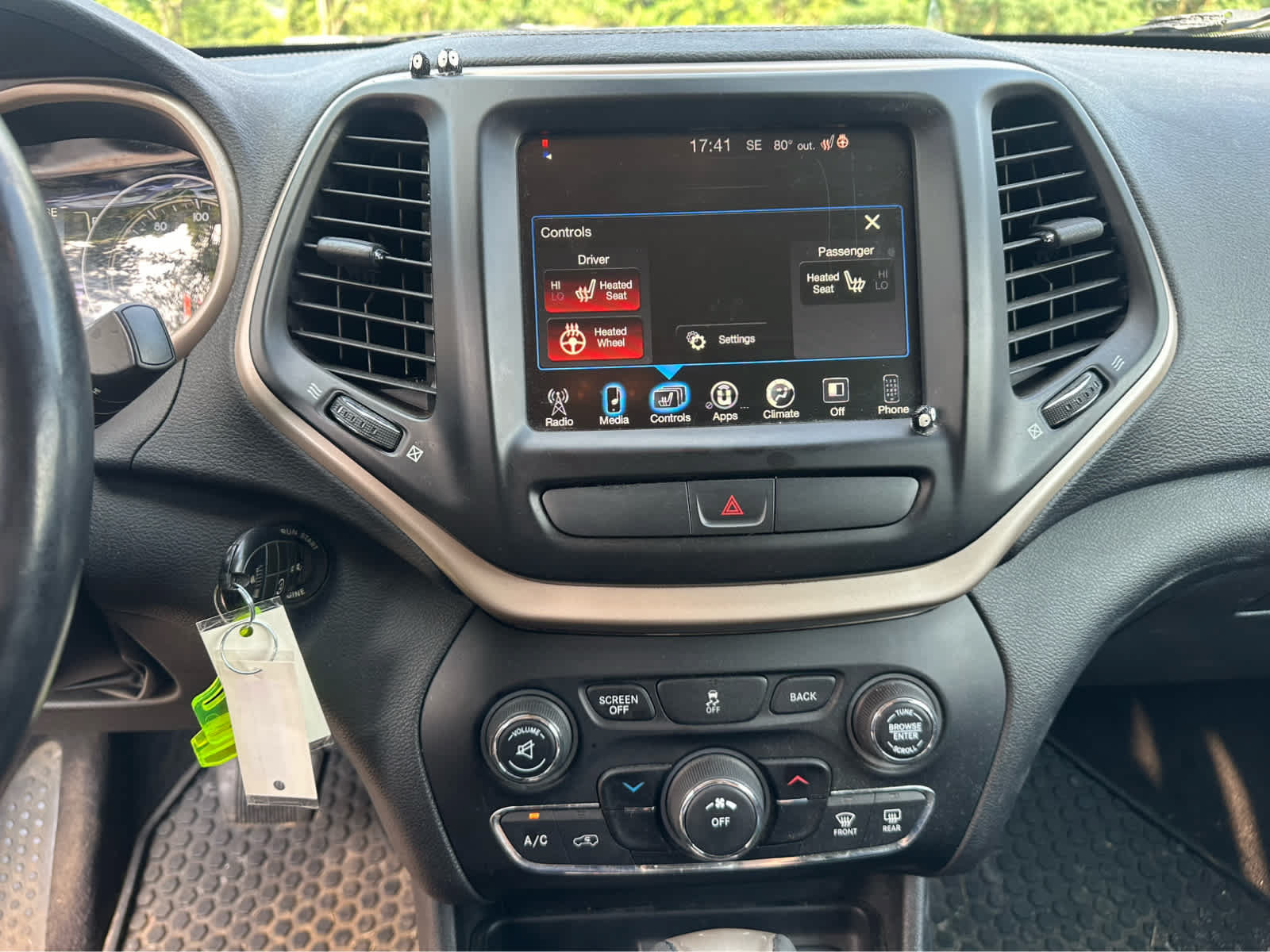 Used 2017 Jeep Cherokee Latitude w/ Cold Weather Group AWD/4WD image 11