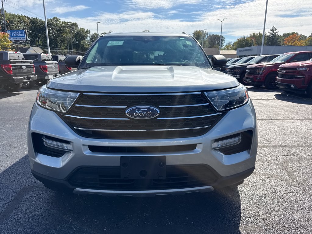 Used 2024 Ford Explorer XLT w/ Equipment Group 202A AWD/4WD image 3