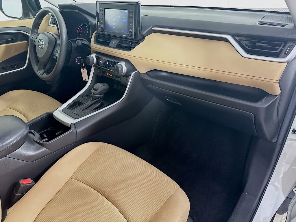 Used 2022 Toyota RAV4 LE image 34