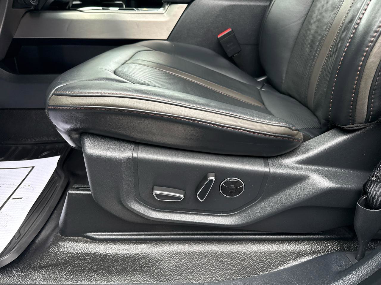 Used 2022 Ford F350 Platinum w/ FX4 Off-Road Package image 13