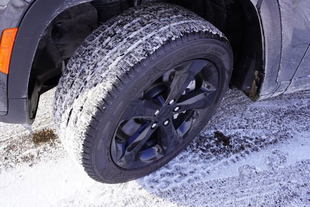 New 2025 Jeep Grand Cherokee L Limited w/ Black Appearance Package image 9