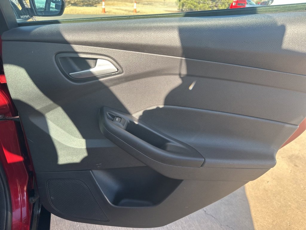 Used 2015 Ford Focus SE image 24