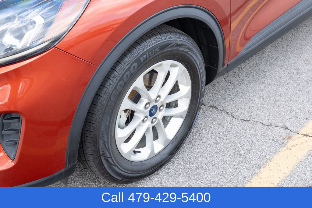 Used 2020 Ford Escape SE image 12