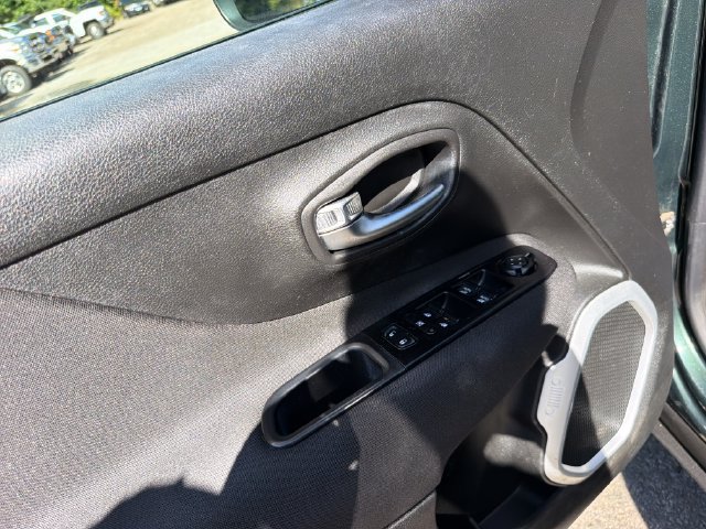 Used 2021 Jeep Renegade Sport AWD/4WD image 12