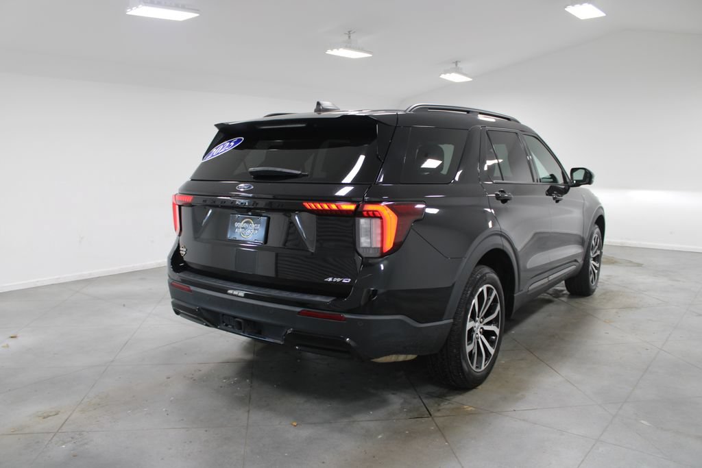 Used 2025 Ford Explorer ST-Line AWD/4WD image 9