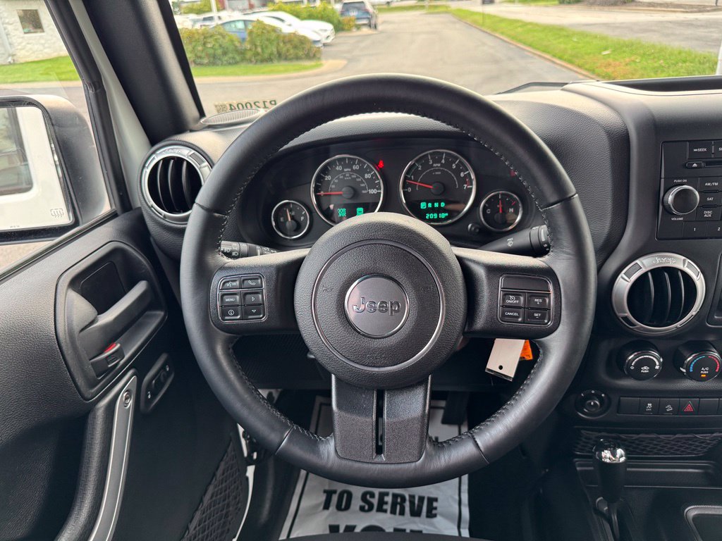 Used 2017 Jeep Wrangler Unlimited Sahara w/ Connectivity Group AWD/4WD image 18