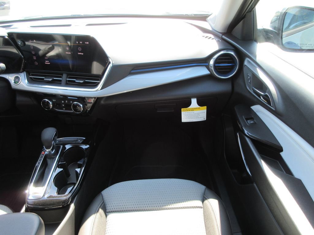 New 2026 Chevrolet Trax LT w/ LPO, Blackout Package FWD image 15