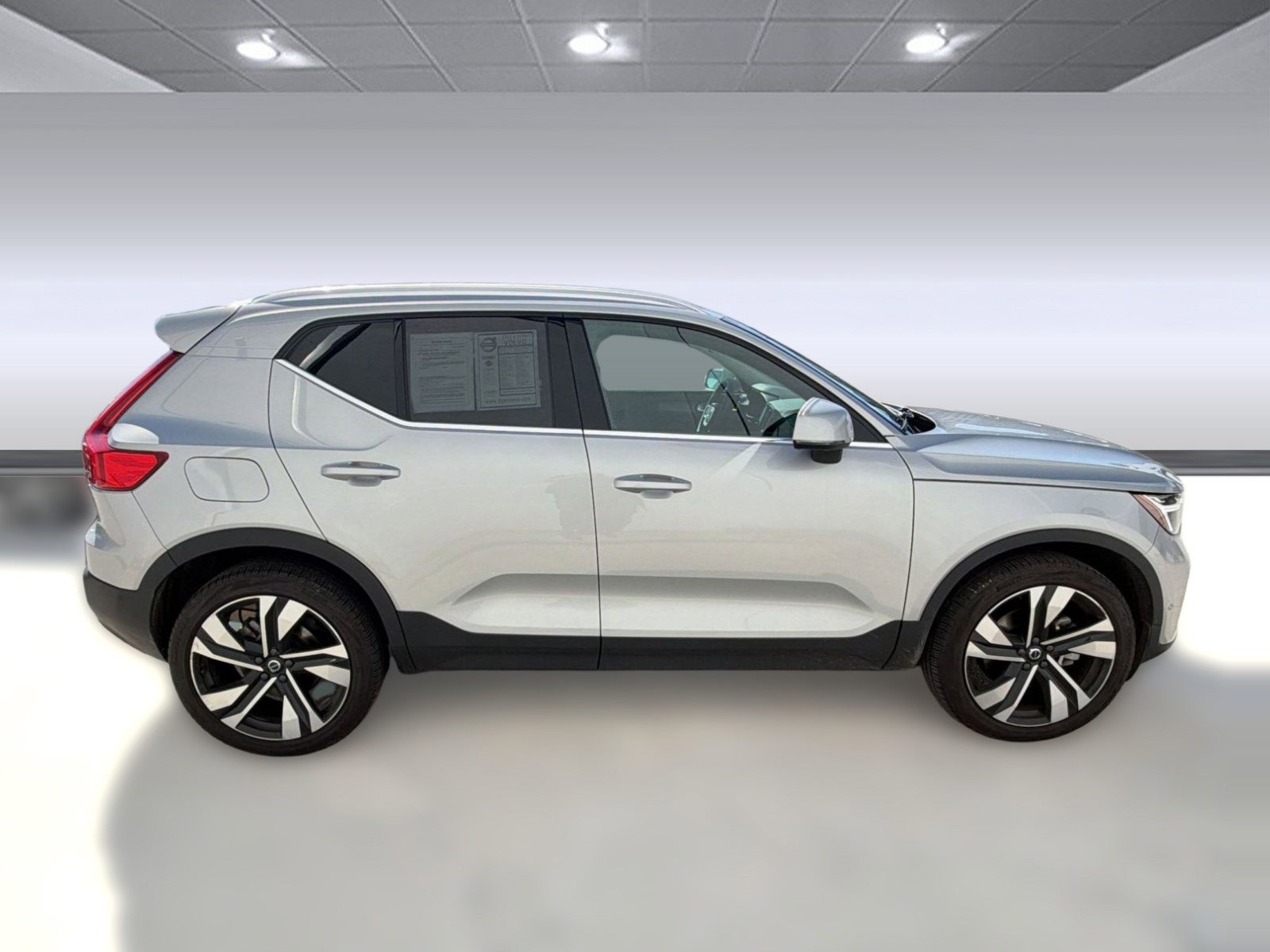 Certified 2023 Volvo XC40 B5 Ultimate w/ Protection Package Premier image 8