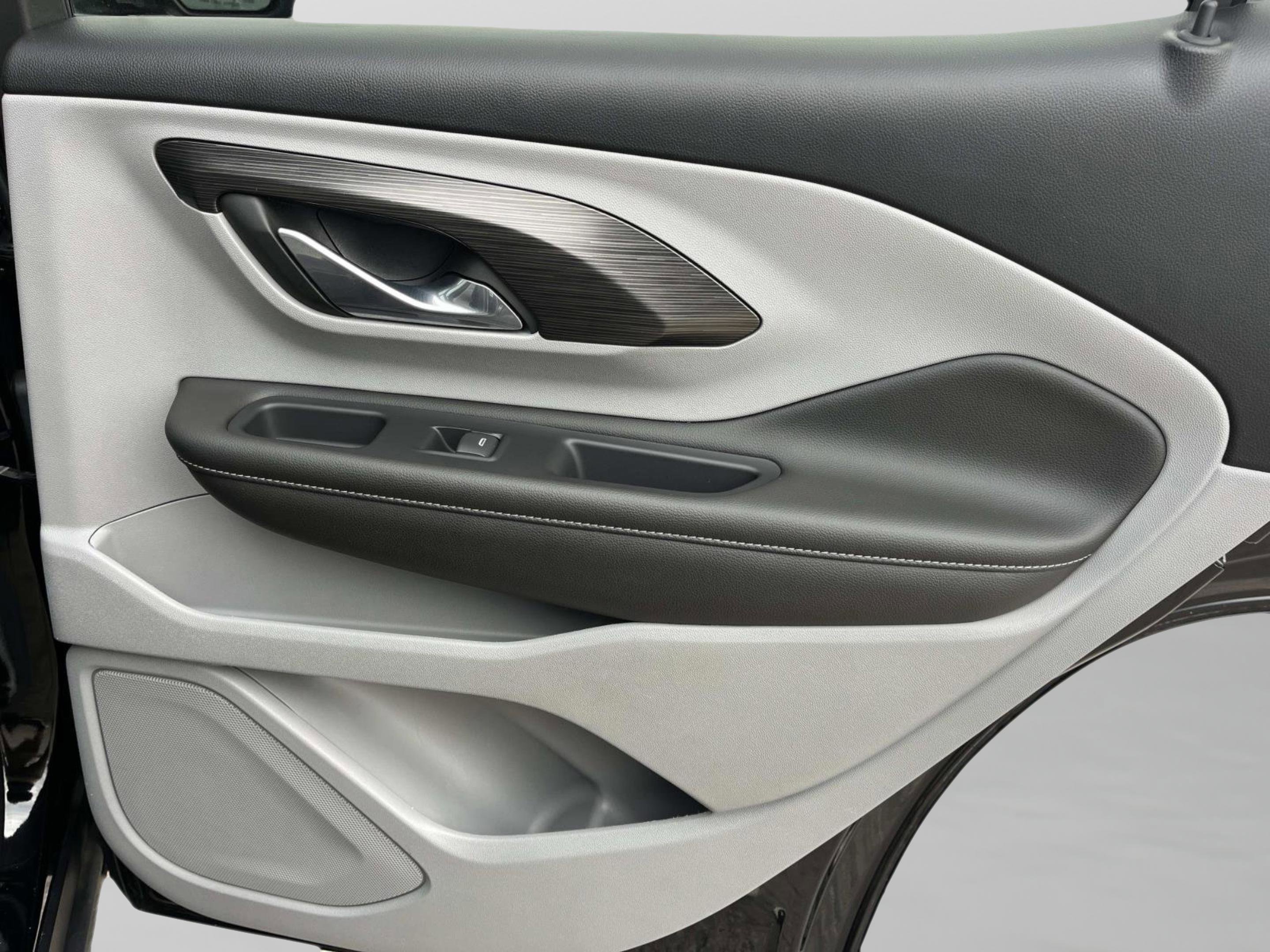 Used 2023 GMC Terrain SLT w/ Infotainment Package II image 24