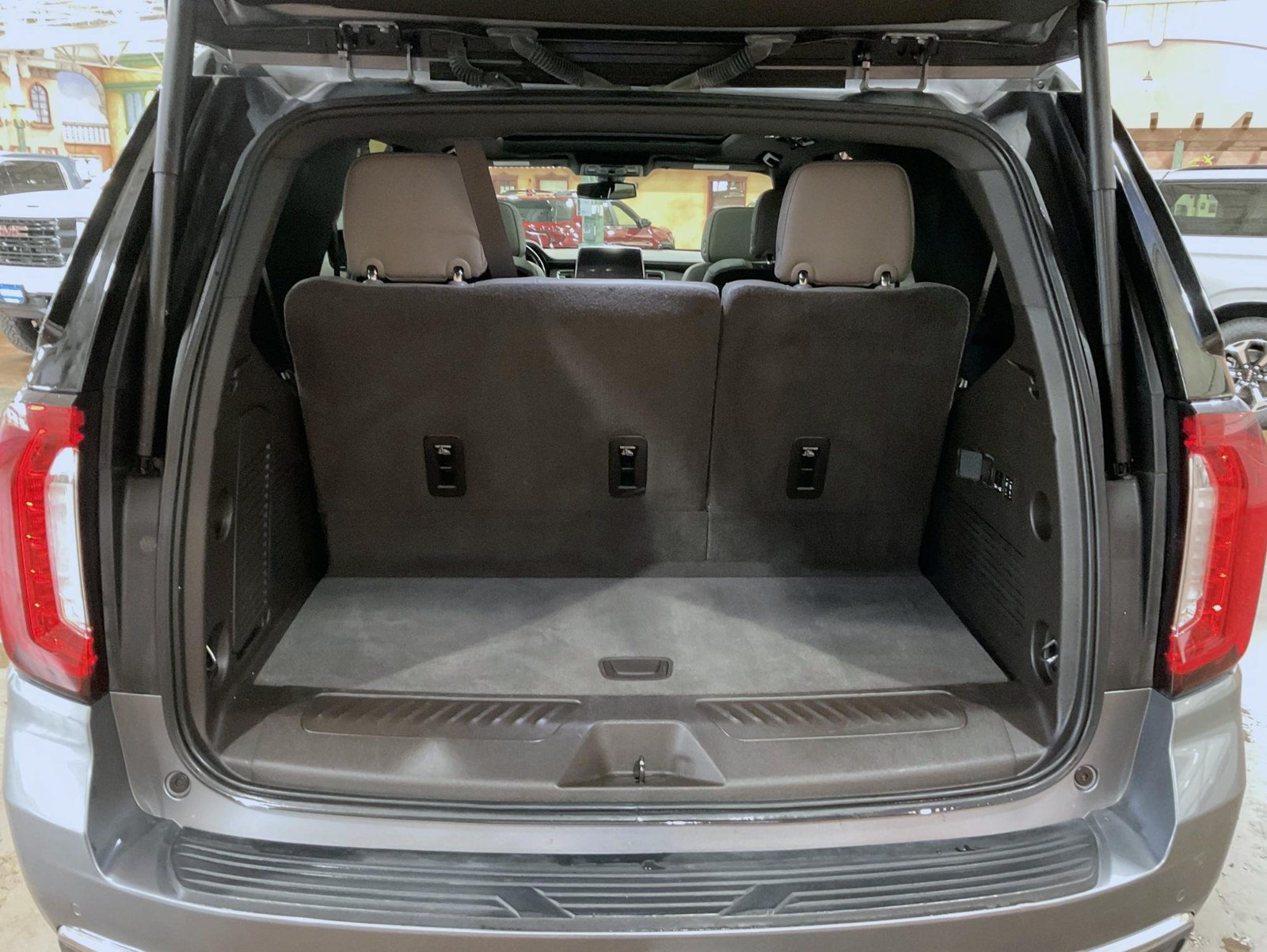 Certified 2021 GMC Yukon SLT w/ SLT Luxury Plus Package AWD/4WD image 22