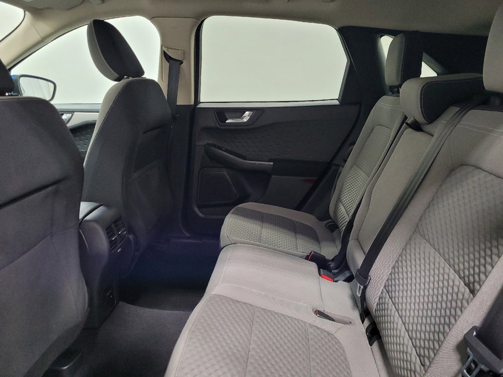 Used 2020 Ford Escape SE image 18