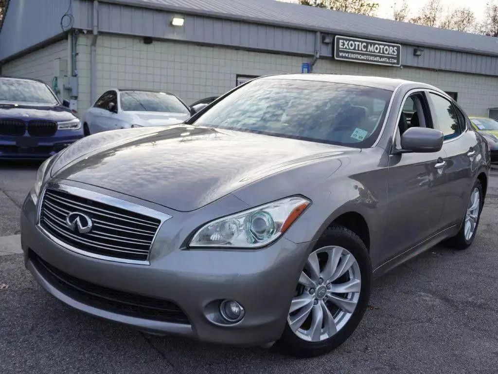 Used 2011 INFINITI M37 w/ Premium Pkg RWD image 2
