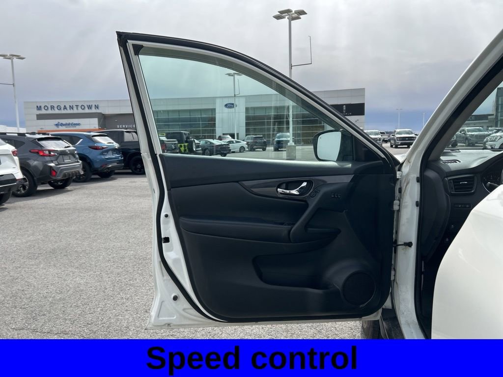 Used 2018 Nissan Rogue SV w/ Premium Package image 14