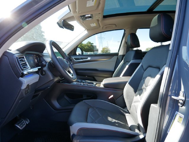 Used 2025 Volkswagen Atlas Peak Edition SE AWD/4WD image 10