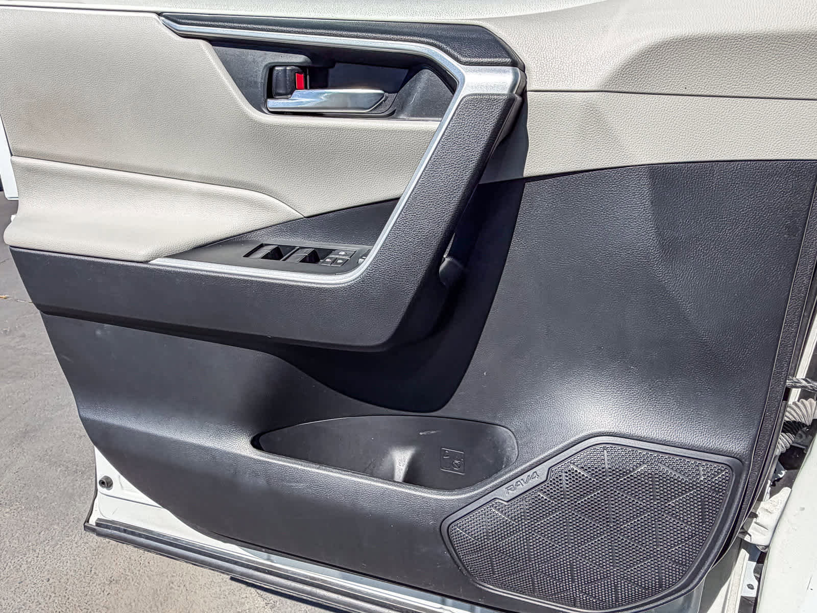 Used 2020 Toyota RAV4 XLE w/ Convenience Package image 20