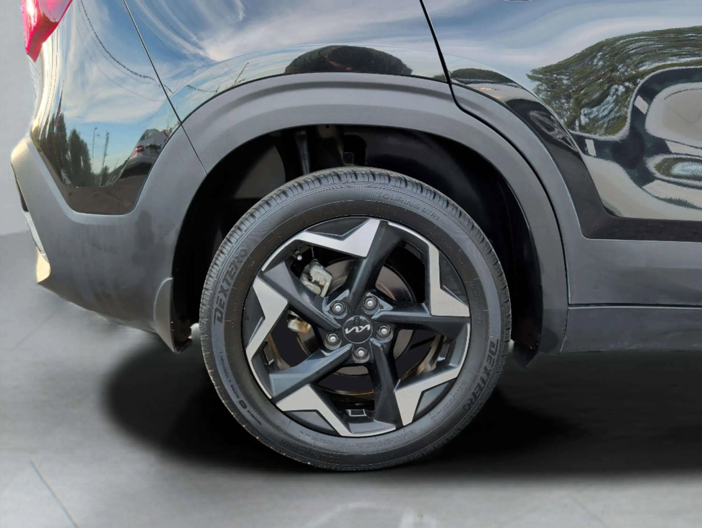 Used 2024 Kia Seltos EX image 28