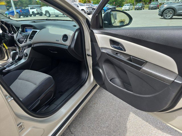 Used 2014 Chevrolet Cruze LS image 35