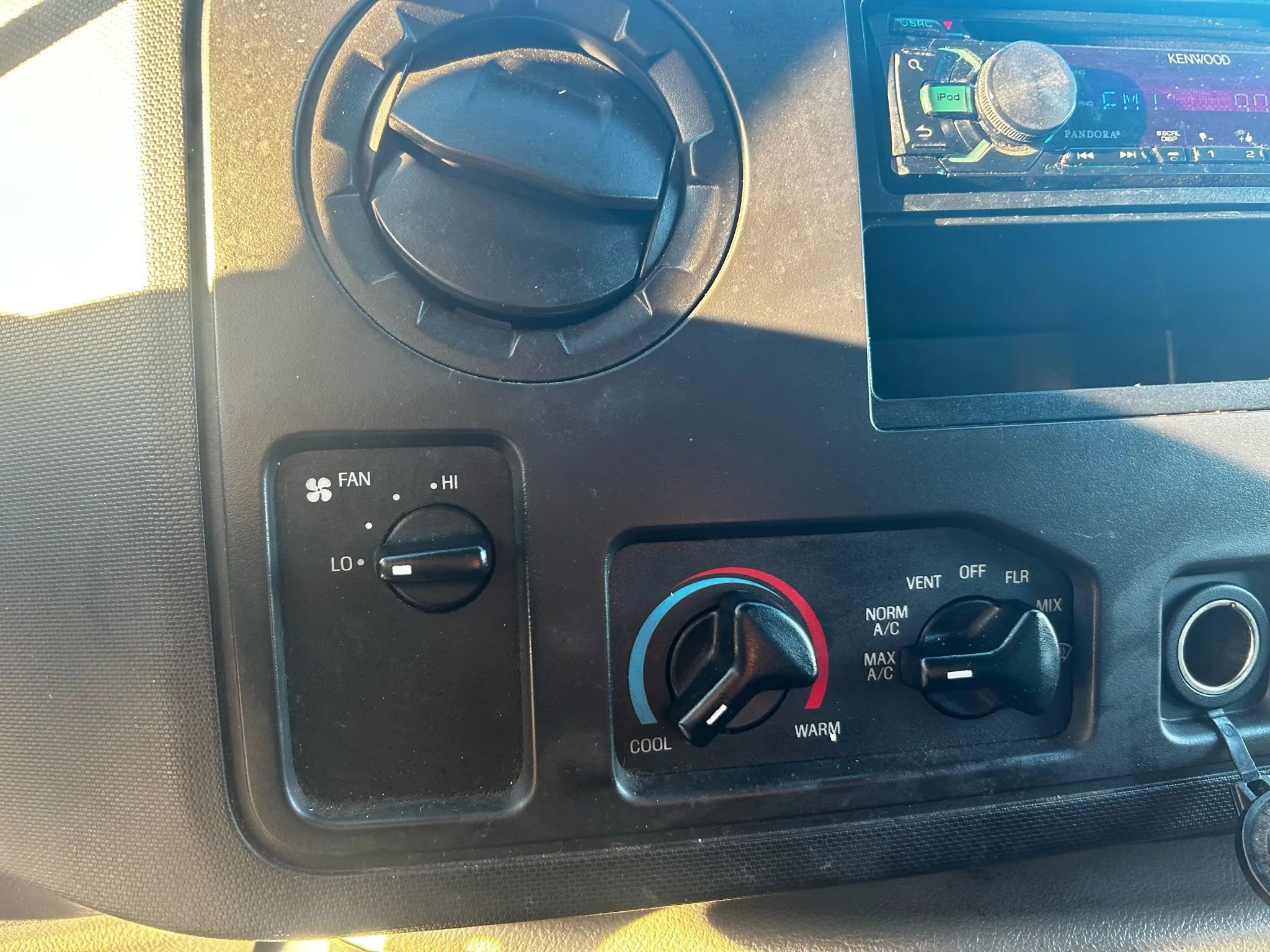 Used 2013 Ford E-350 and Econoline 350 Extended Super Duty image 17