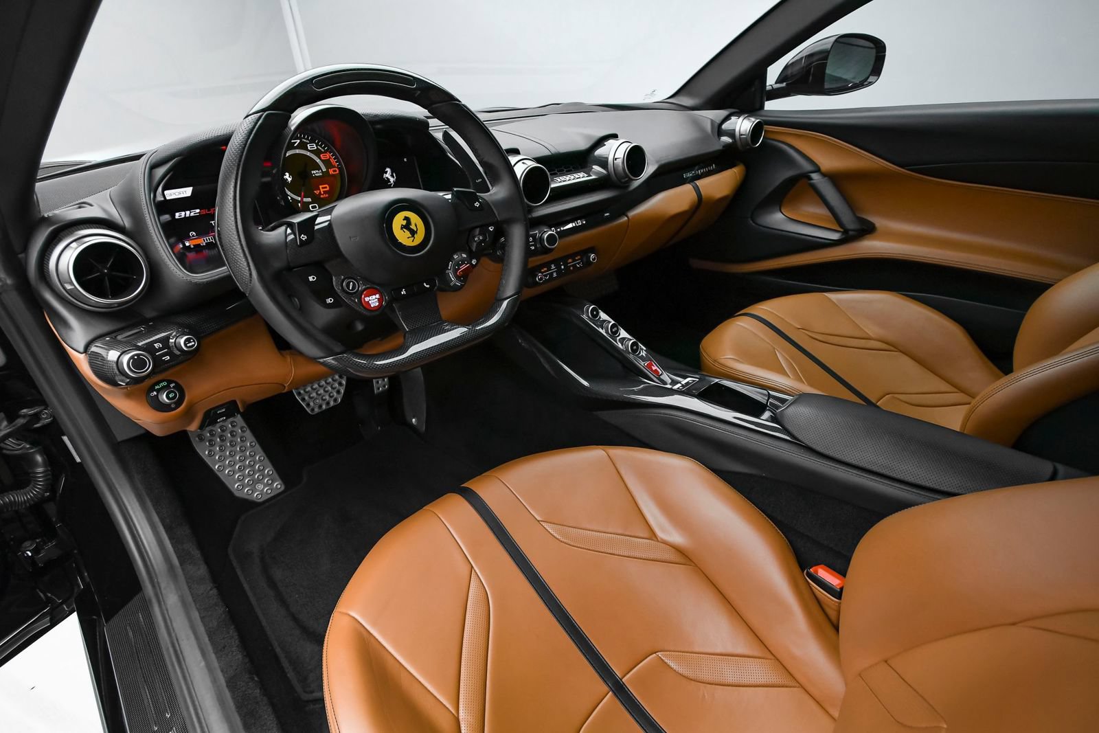 Used 2018 Ferrari 812 Superfast RWD image 9