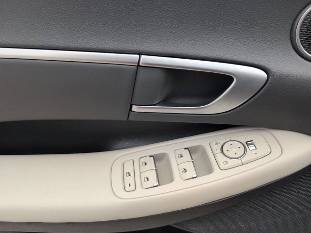 Used 2025 Hyundai Sonata SEL FWD image 13