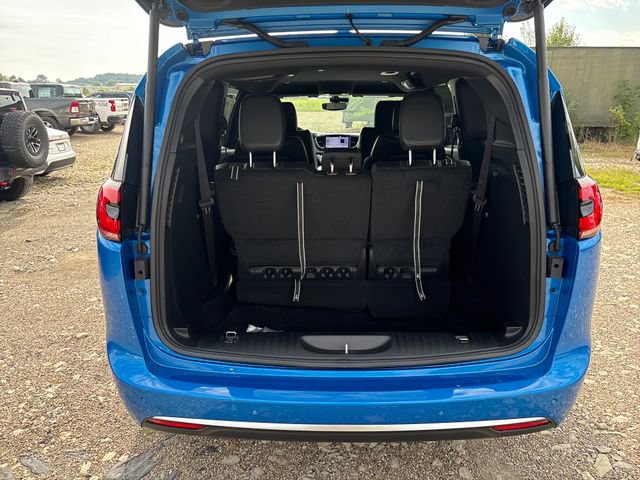 New 2027 Chrysler Pacifica Select AWD/4WD image 24