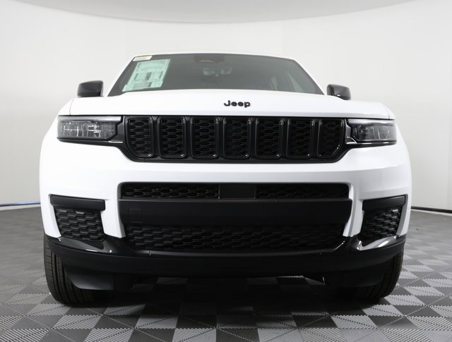 Used 2025 Jeep Grand Cherokee L Altitude image 2
