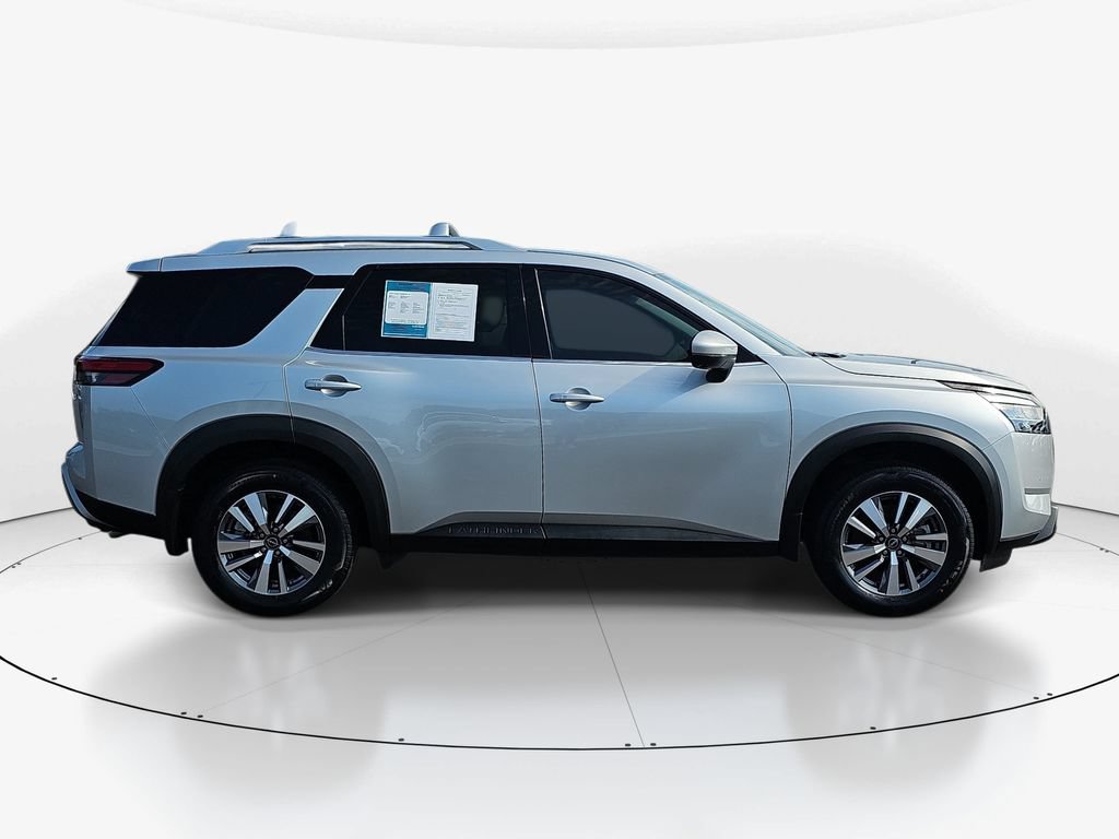Used 2023 Nissan Pathfinder SL w/ Black Appearance Package FWD image 5