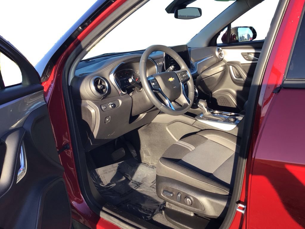 Used 2025 Chevrolet Blazer LT image 9