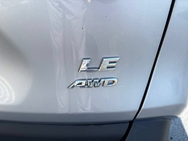 Used 2022 Toyota RAV4 LE AWD/4WD image 9