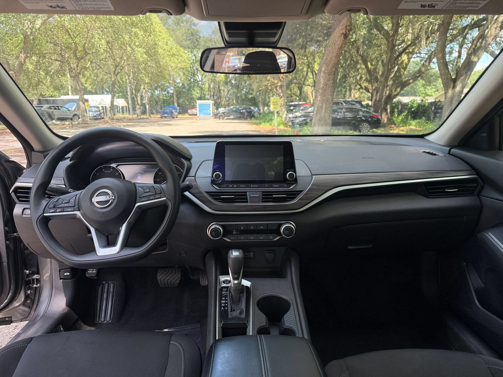 Used 2025 Nissan Altima 2.5 SV FWD image 30