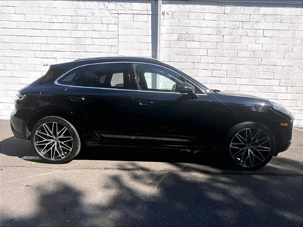 Certified 2023 Porsche Macan AWD/4WD image 6