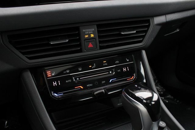 New 2026 Volkswagen Jetta SE FWD image 16