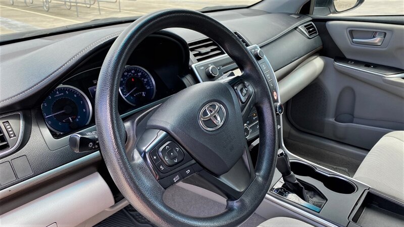 Used 2017 Toyota Camry LE FWD image 10