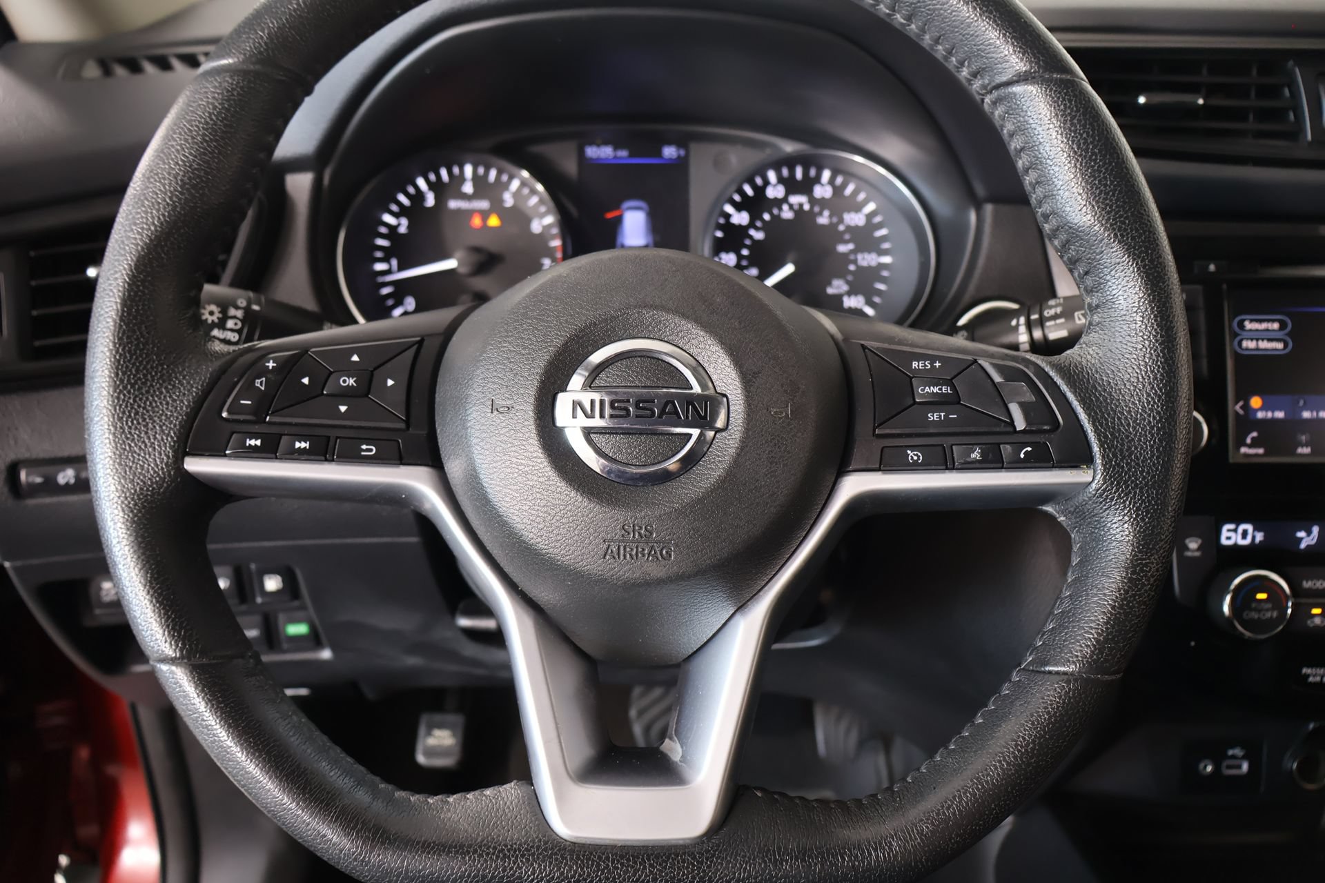 Used 2018 Nissan Rogue SV FWD image 3