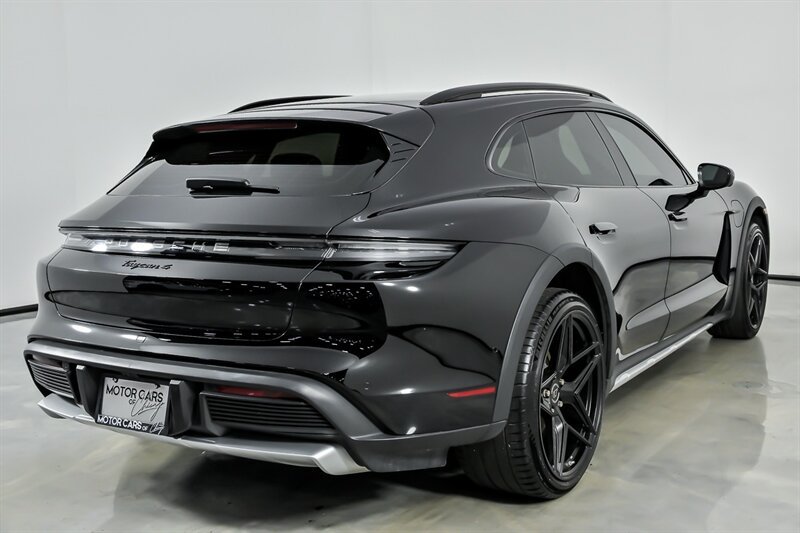Used 2022 Porsche Taycan 4 Cross Turismo w/ Premium Package AWD/4WD image 11