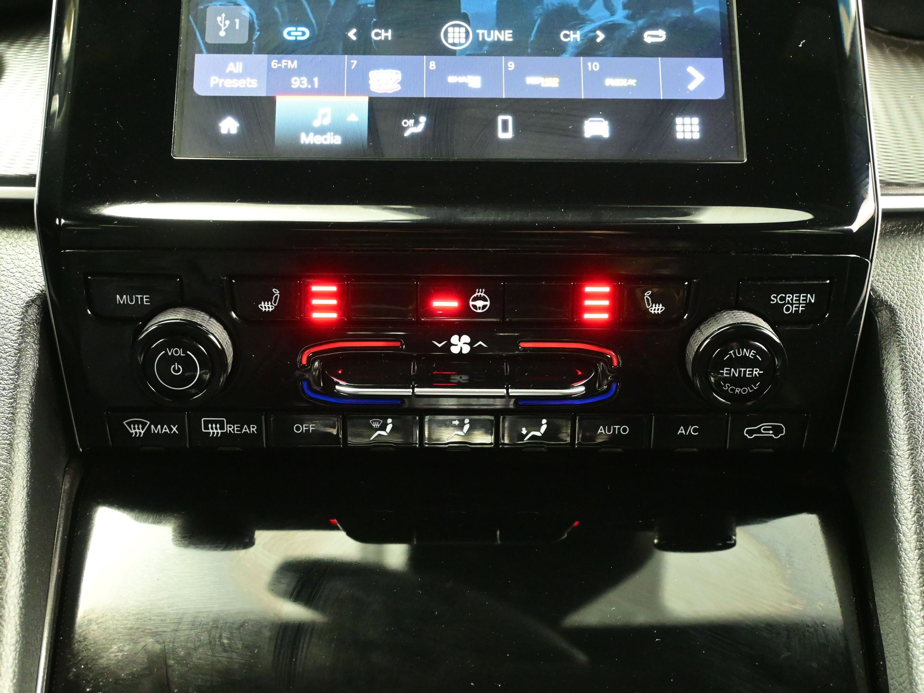 Used 2024 Jeep Grand Cherokee Altitude image 21