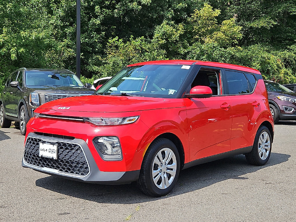 Certified 2022 Kia Soul LX FWD image 3