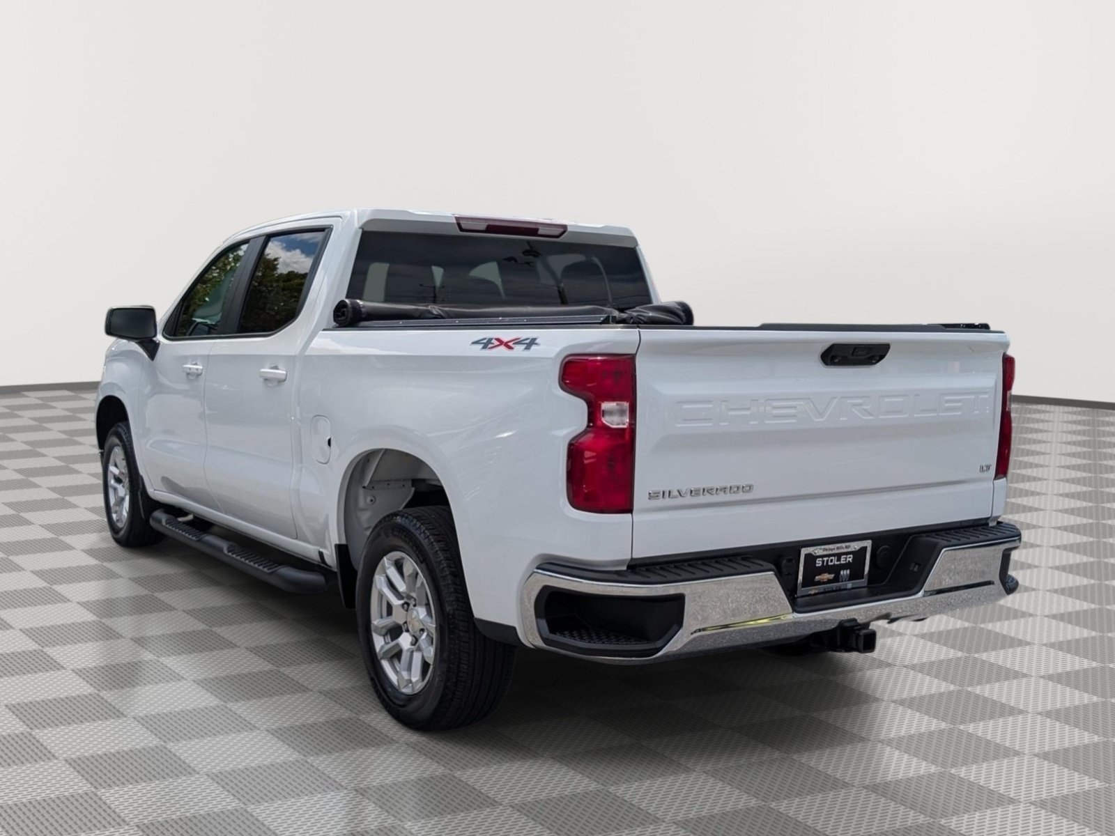 Used 2023 Chevrolet Silverado 1500 LT AWD/4WD image 3