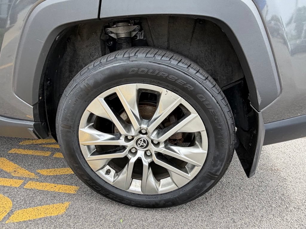 Used 2021 Toyota RAV4 XLE Premium AWD/4WD image 17