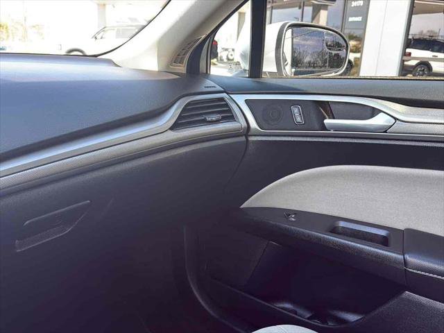 Used 2018 Ford Fusion S image 16